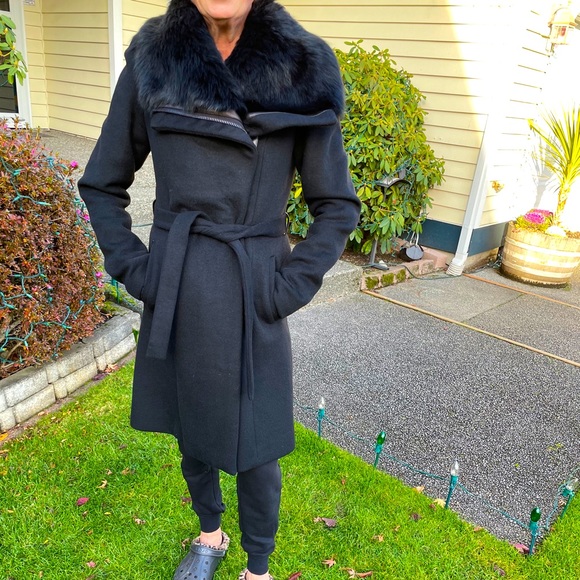 Diane Von Furstenberg Jackets & Blazers - Diane Von Furstenberg wool coat with fur collar